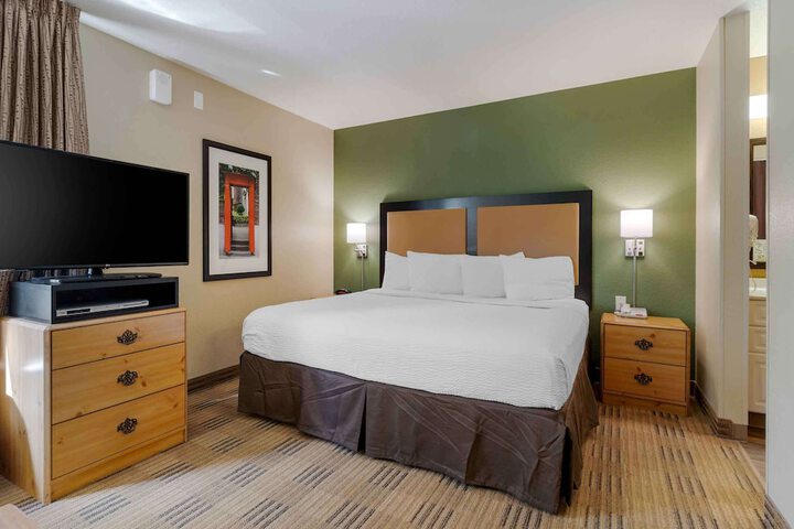 Room 14 of 27