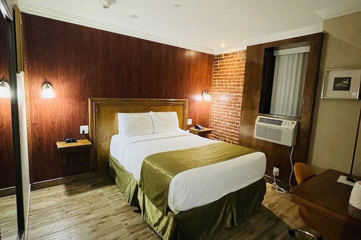 Room 30 of 31