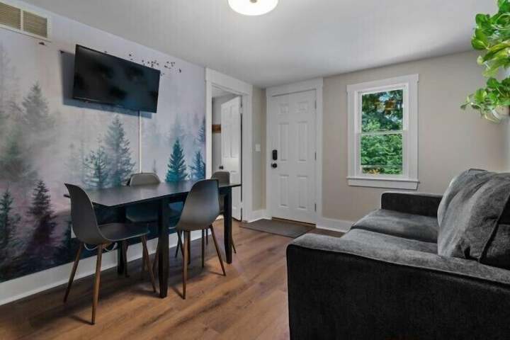 The Aurora Inn & Cottages