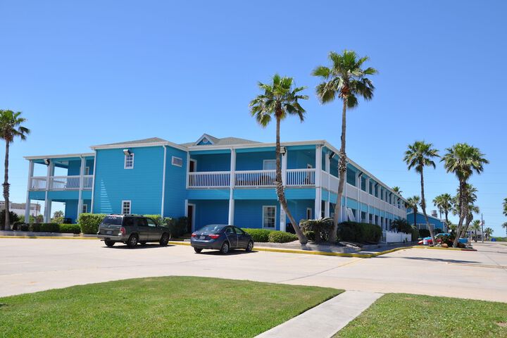Hotel 8 of 64