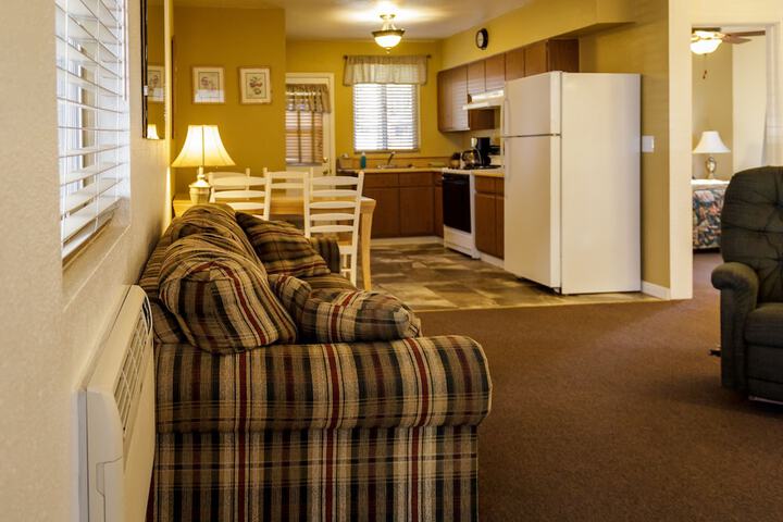 Green Gables Motel & Suites