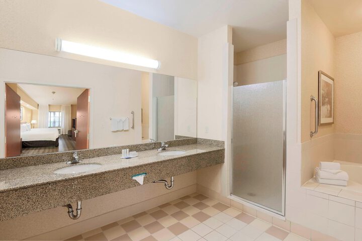 Room 10 of 27
