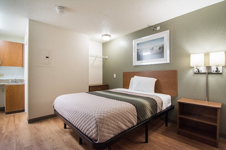 Room 25 of 27
