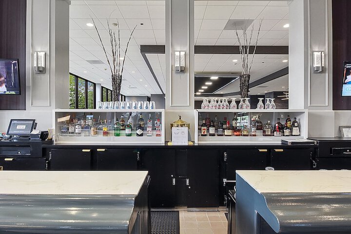 Holiday Inn Chicago Nw Crystal Lk Convention Center by IHG