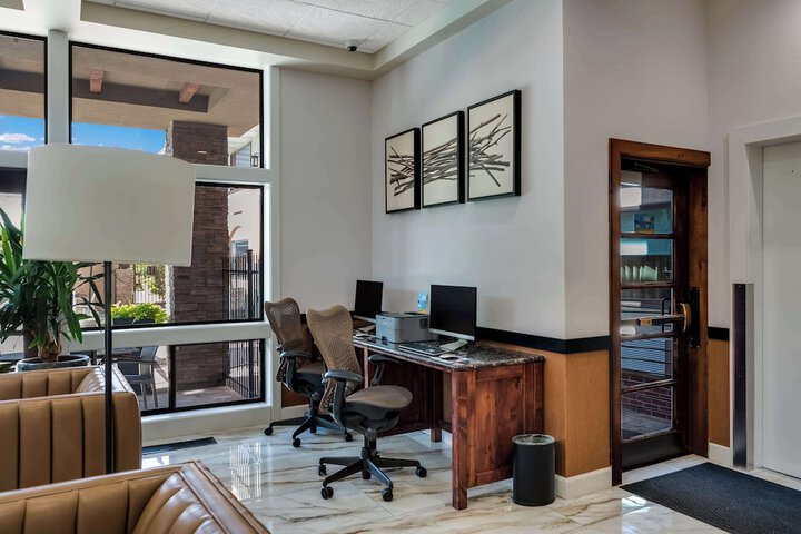 Business Center 77 of 78
