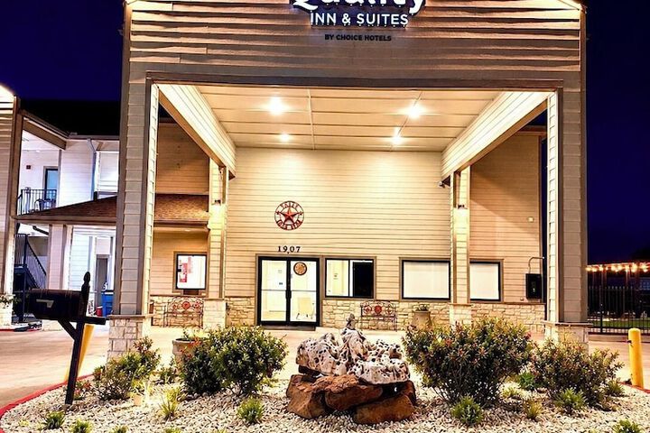Quality Inn & Suites Victoria South