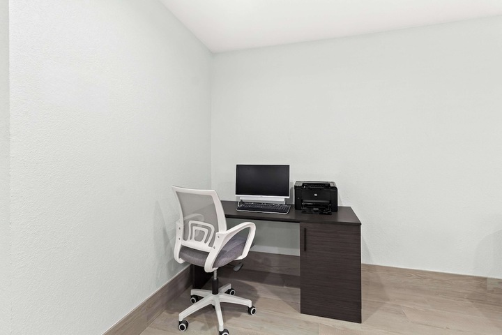 Business Center 36 of 36