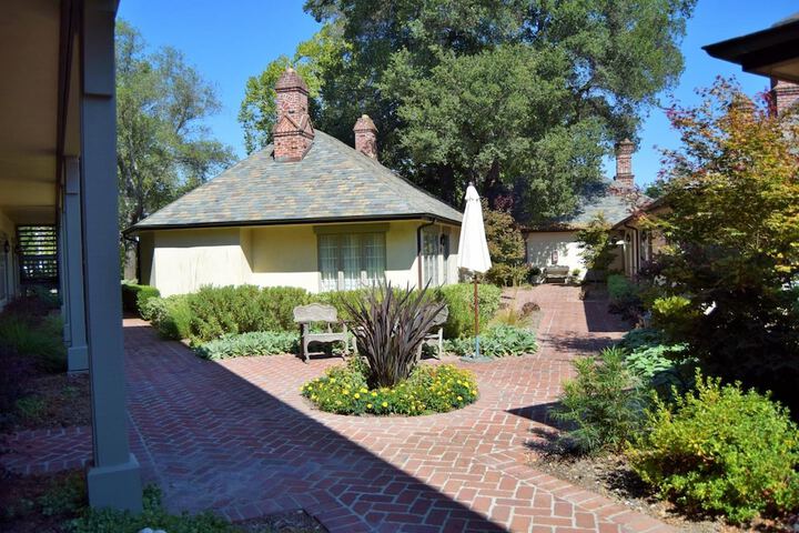 Vineyard Country Inn