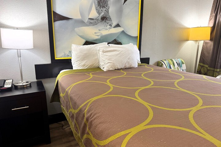 Super 8 by Wyndham Tupelo Airport