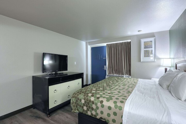Room 27 of 51
