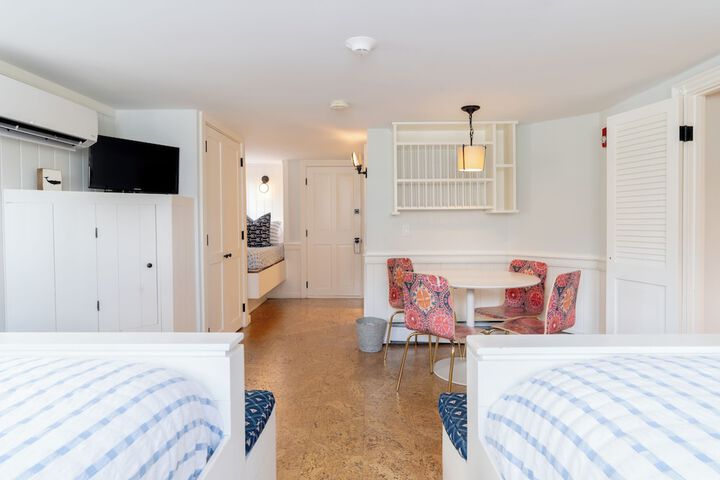 Room 18 of 34