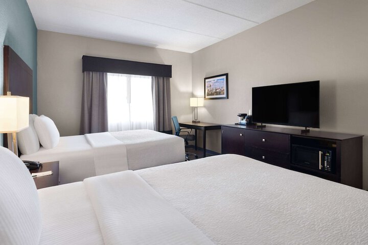 Room 10 of 28