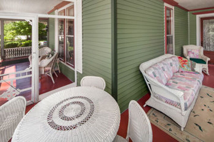 White Swan Inn Bed & Breakfast