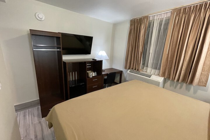 Room 14 of 16