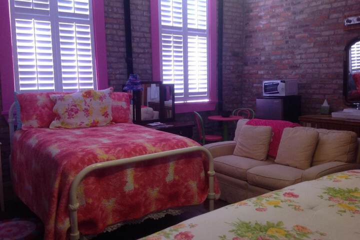 Room 32 of 80