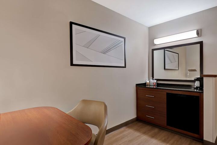 Hyatt Place San Antonio–North / Stone Oak