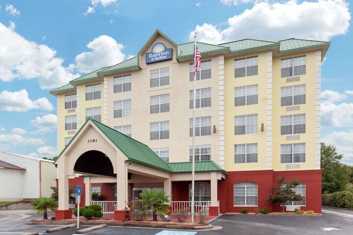 Days Inn & Suites by Wyndham Tucker / Northlake