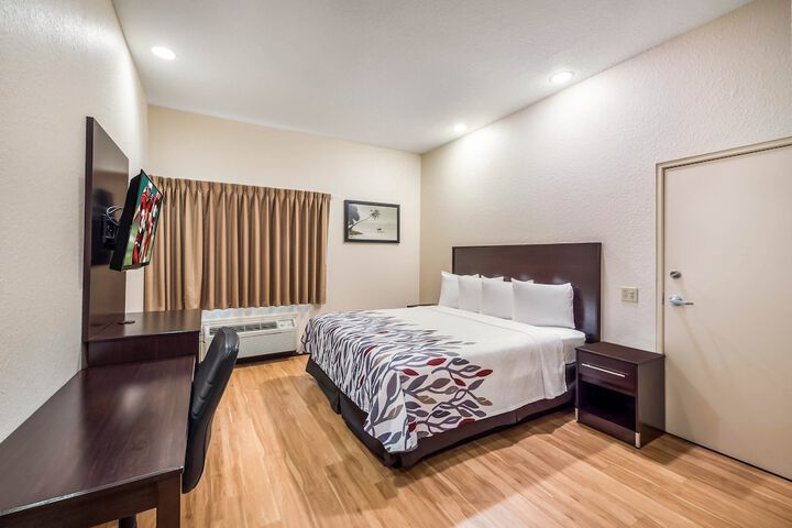 Room 32 of 40