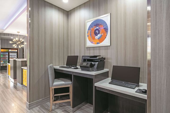Business Center 31 of 31