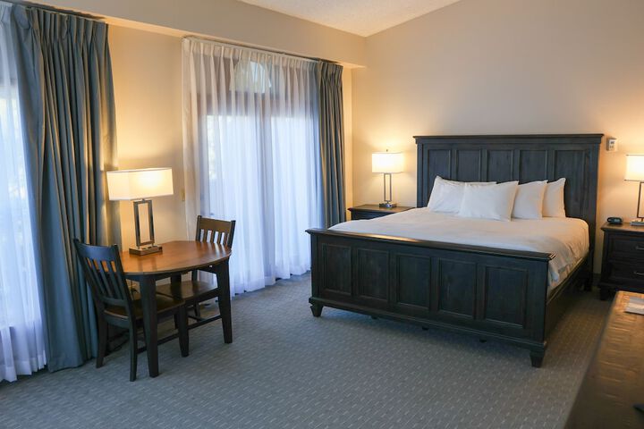 Room 11 of 28