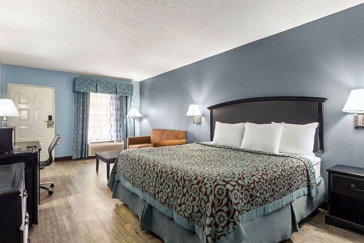 Room 27 of 42