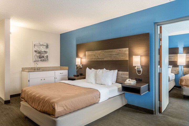Room 34 of 63