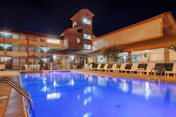 Best Western Plus Saddleback Inn & Conference Center