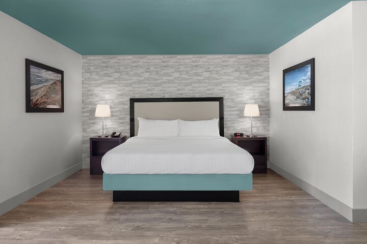 Room 27 of 49