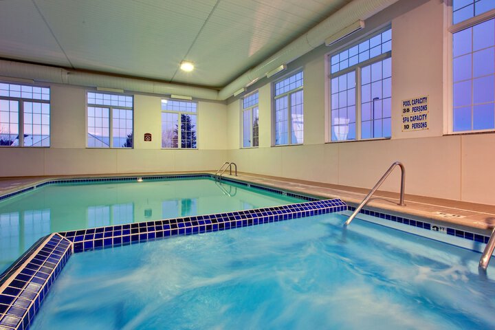 Holiday Inn Express Hotel & Suites Cadillac by IHG