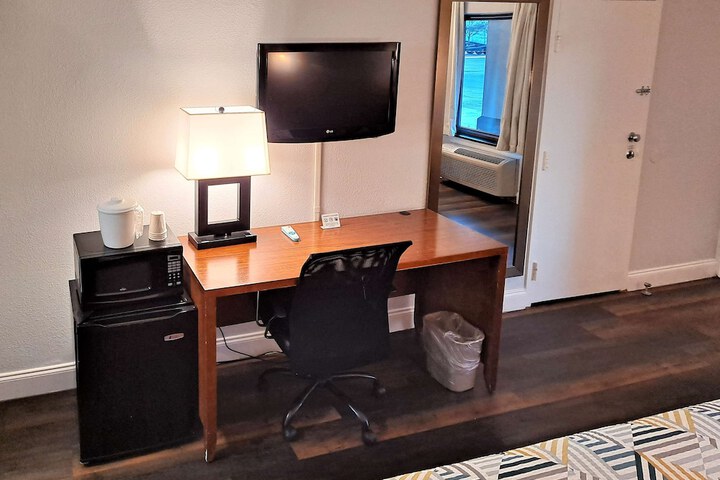 Room 25 of 40