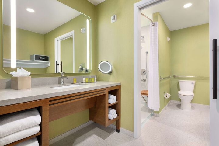 Room 33 of 62