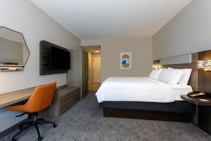 Room 32 of 73