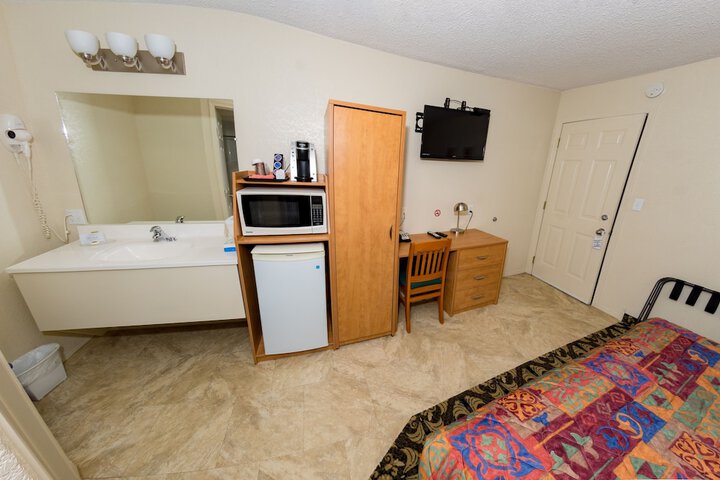 Room 8 of 16