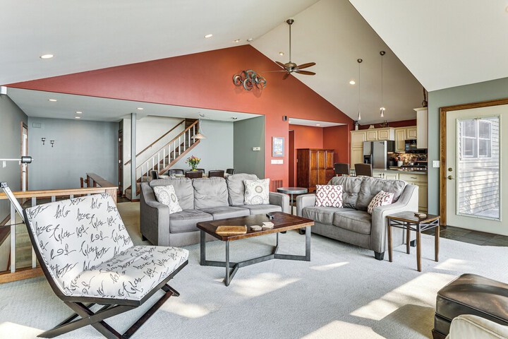 Spacious Edgerton Home w / Private Beach & Views!