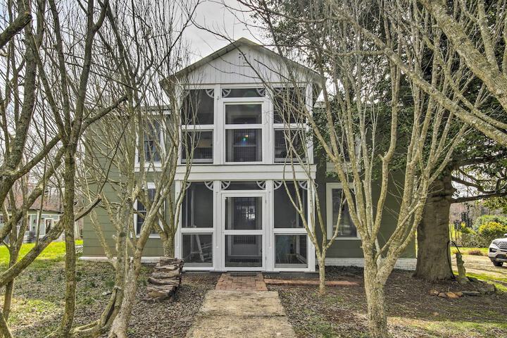 Historic Farmhouse w / Chefs Kitchen Near Wineries