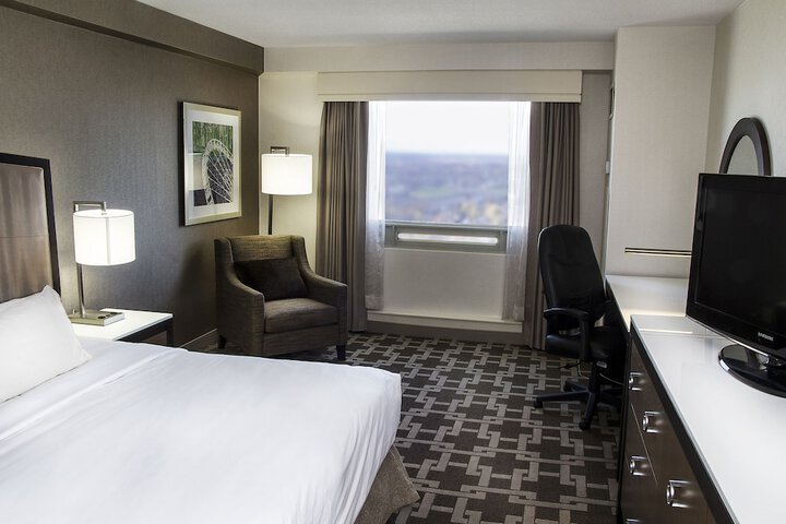 Hilton Niagara Falls / Fallsview Hotel & Suites