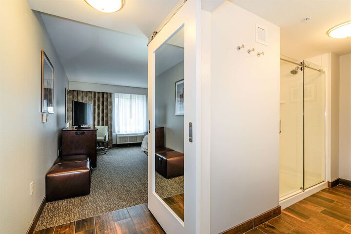 Room 33 of 78