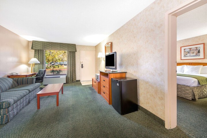 Room 20 of 38