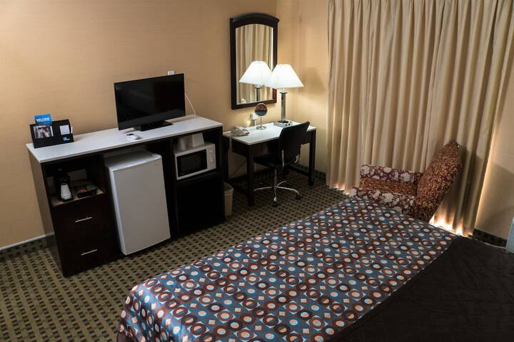 Room 17 of 40