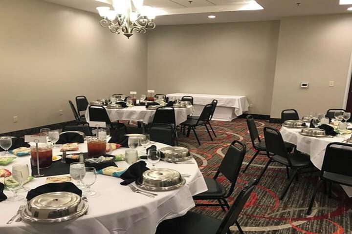 Holiday Inn & Suites Lafayette North by IHG