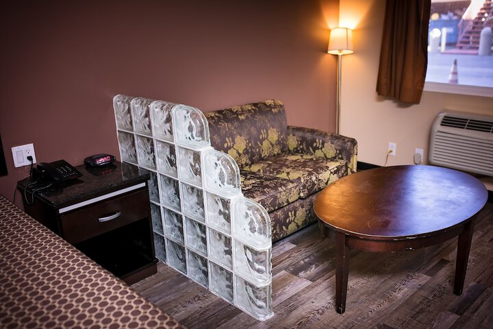 Room 28 of 67