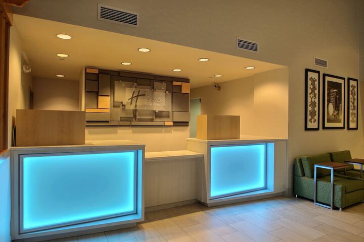 Hotel 4 of 99