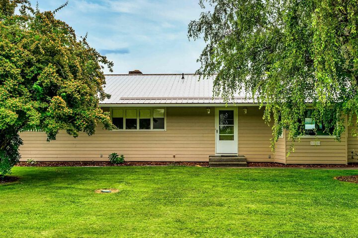 Linger Longer Lakeside Cottage