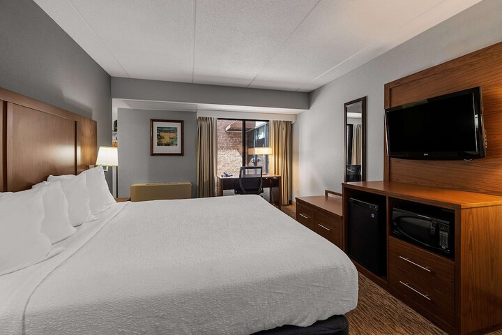 Room 21 of 40