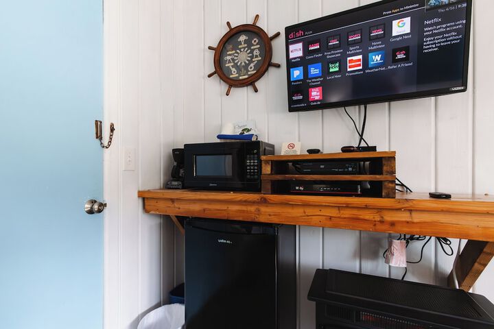 Tillicum Beach Motel (Deanes Oceanfront Lodge)