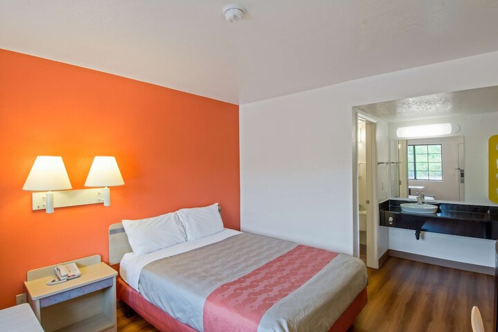 Room 18 of 25