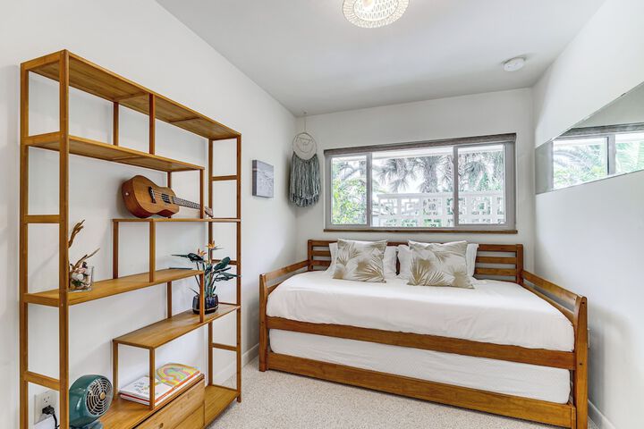 Private Oasis w / Pool: Walk to Melbourne Beach!