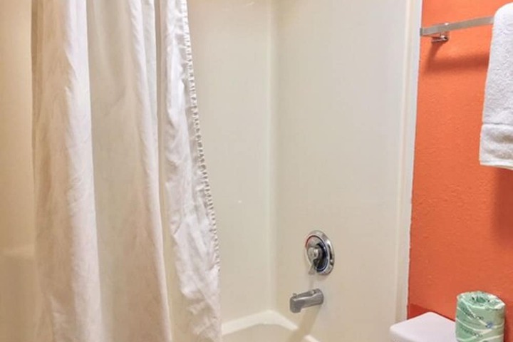 Room 15 of 17