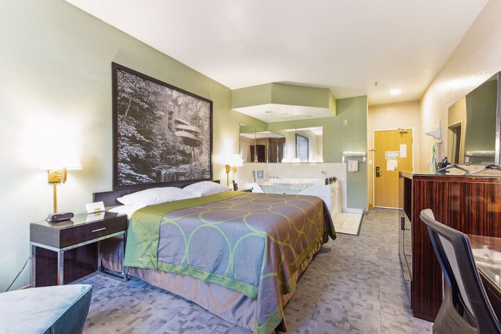 Super 8 by Wyndham Uniontown PA