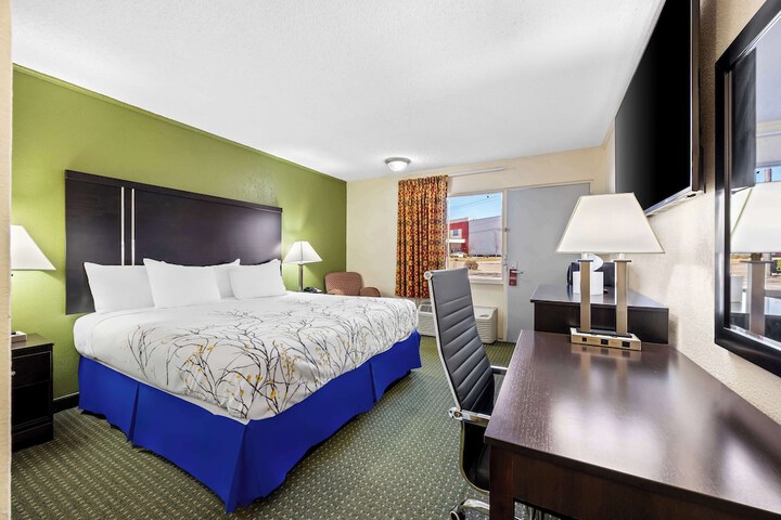 Room 15 of 34